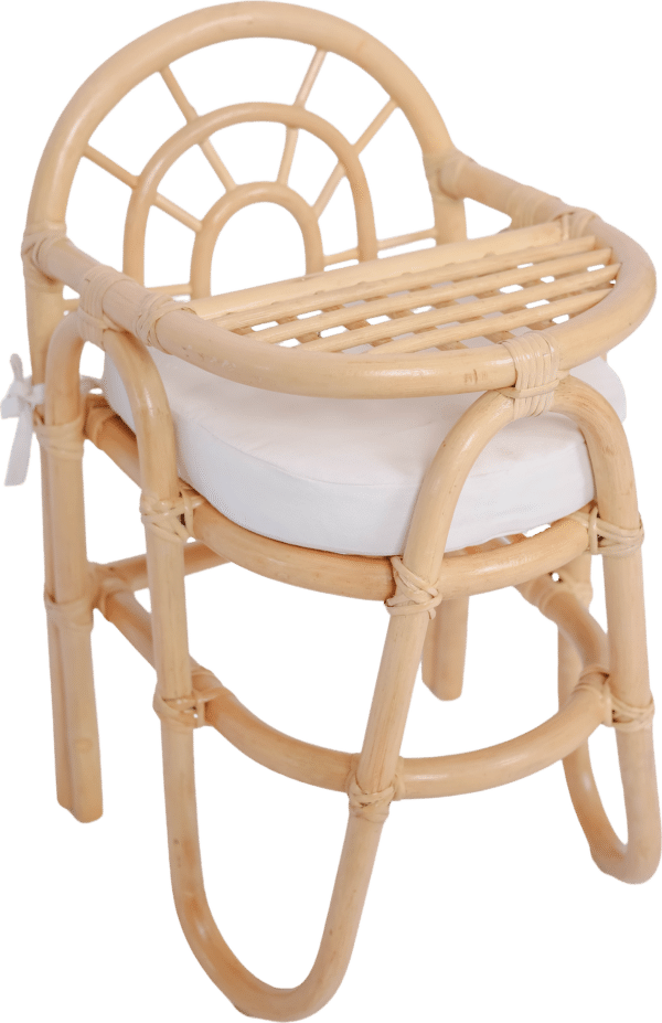 Børnestol Nordlys Furniture Tanjung i håndflettet naturbrun rattan letvægts H53xB31xD33 cm med aftagelig hynde skandinavisk design til børneværelset