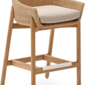 Udendørs barstol Kave Home Galea i FSC-teak, syntetisk rattan og aluminium beige