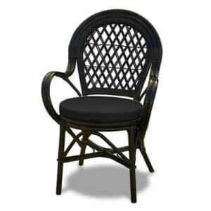 Capri kurvestol sort natur rattan med armlæn og sort hynde.