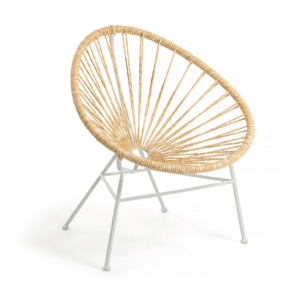 Udendørs lænestol Kave Home Samantha, syntetisk rattan/galvaniseret stål, natur/hvid, H84xB72xL75 cm, plastpude, UV-bestandig
